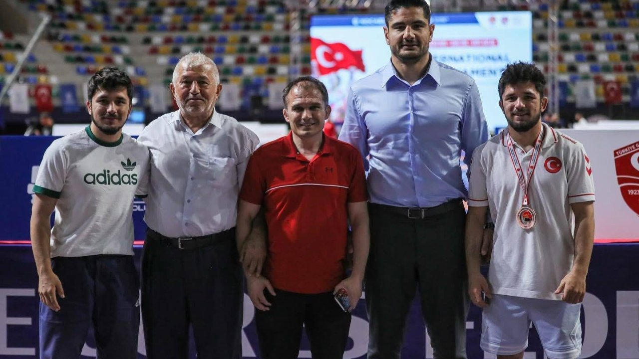 Sivaslı Güreşçi Karavuş’tan Dünya Arenasına Bronz Yolu