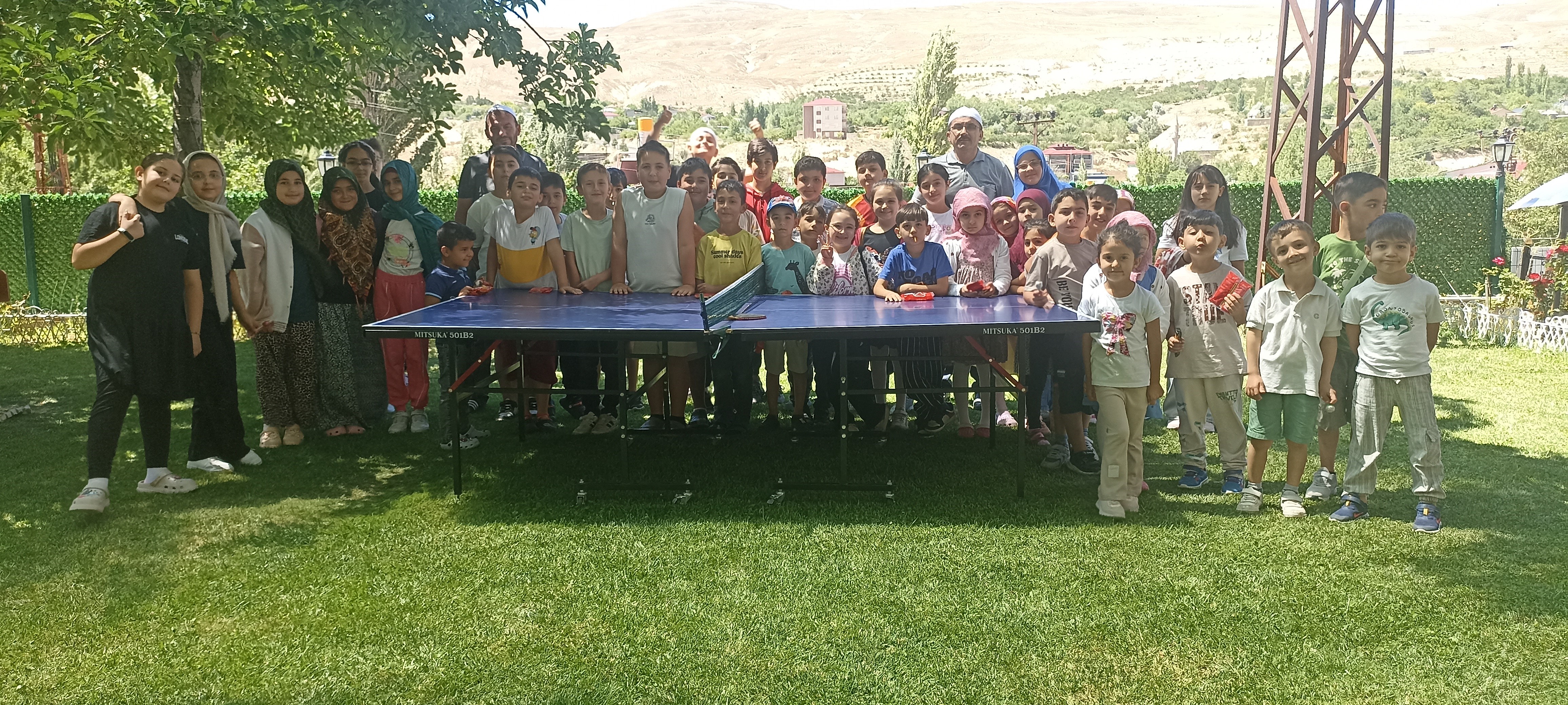 Bu camide çocuklar güle oynaya Kur'an öğreniyor