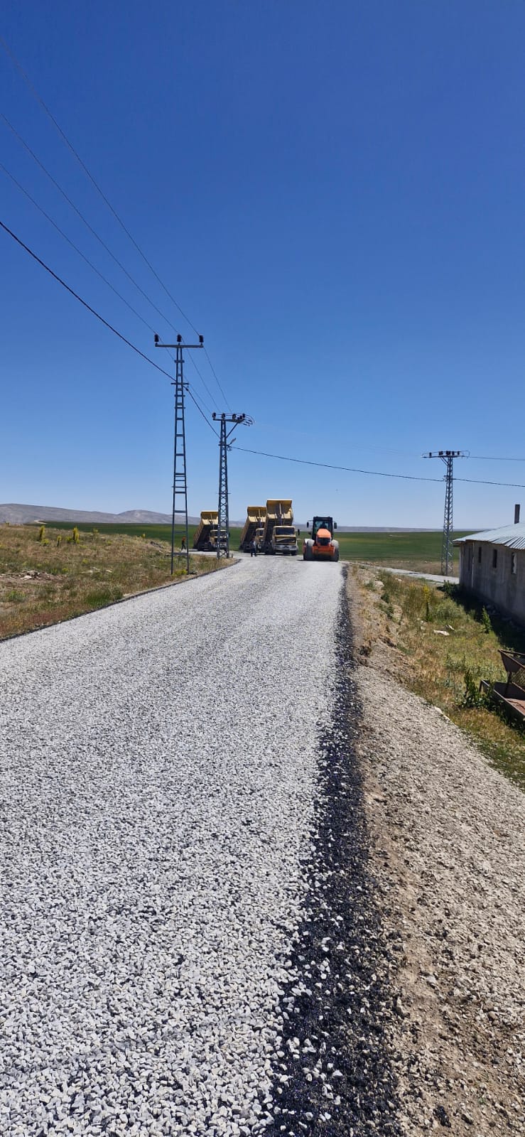 Sivas’ta kırsal yollara asfalt konforu