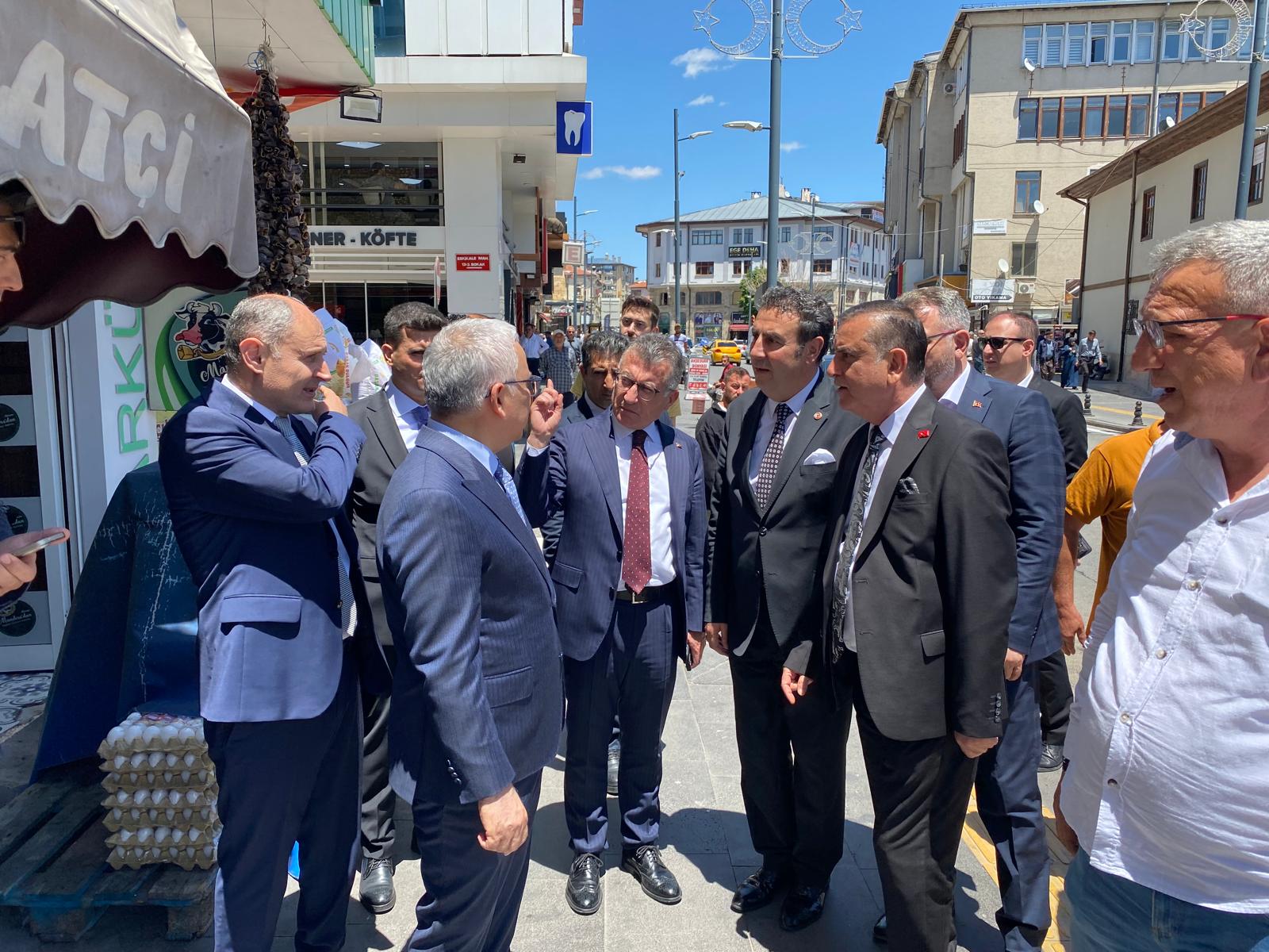 Güler Sivas Esnafını Dinledi