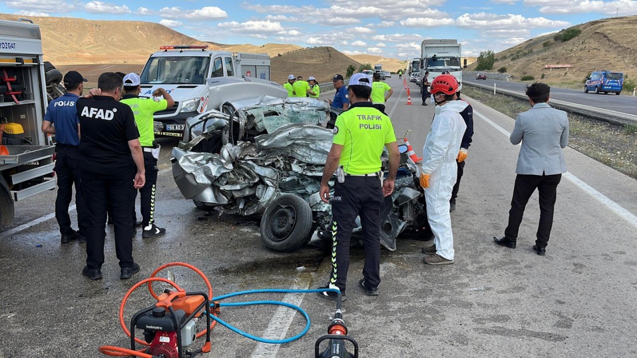 İstanbul’dan Sivas’a Gidiyorlardı, Aileden 3 Kişi Öldü