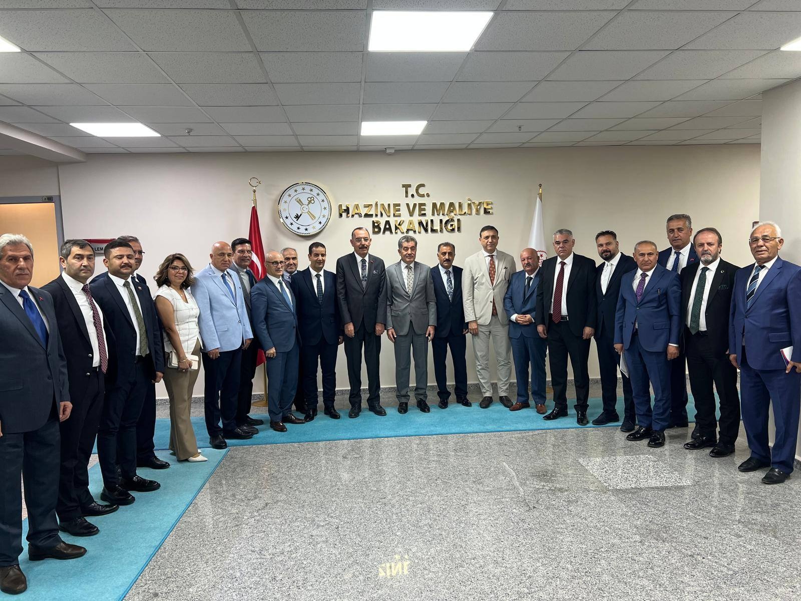 Sivas'ta Emlakçıların Sorunları Bakan Yardımcısı Cantimur’a İletildi