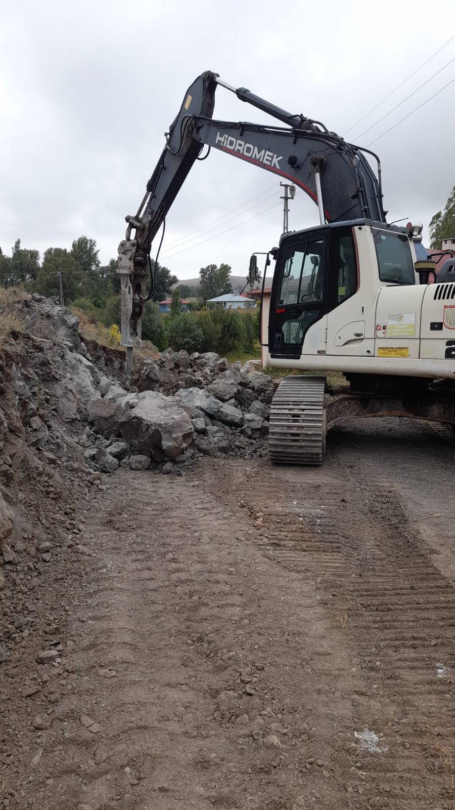 Sivas’ta Yol Genişletme Çalışmaları Sürüyor