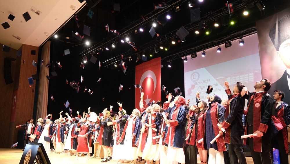 Sivas'ta Mezuniyet Coşkusu Sürüyor
