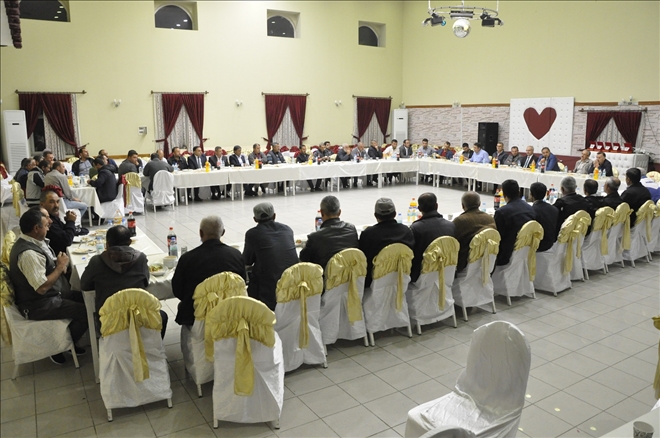 BELEDİYE BAŞKANI ÇİFTÇİ İŞÇİLERE YEMEK VERDİ