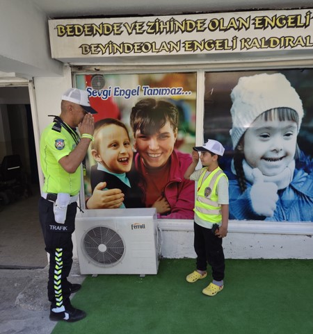 Sivas'ta Polislerden Özel Çocuğa Unutulmaz Sürpriz