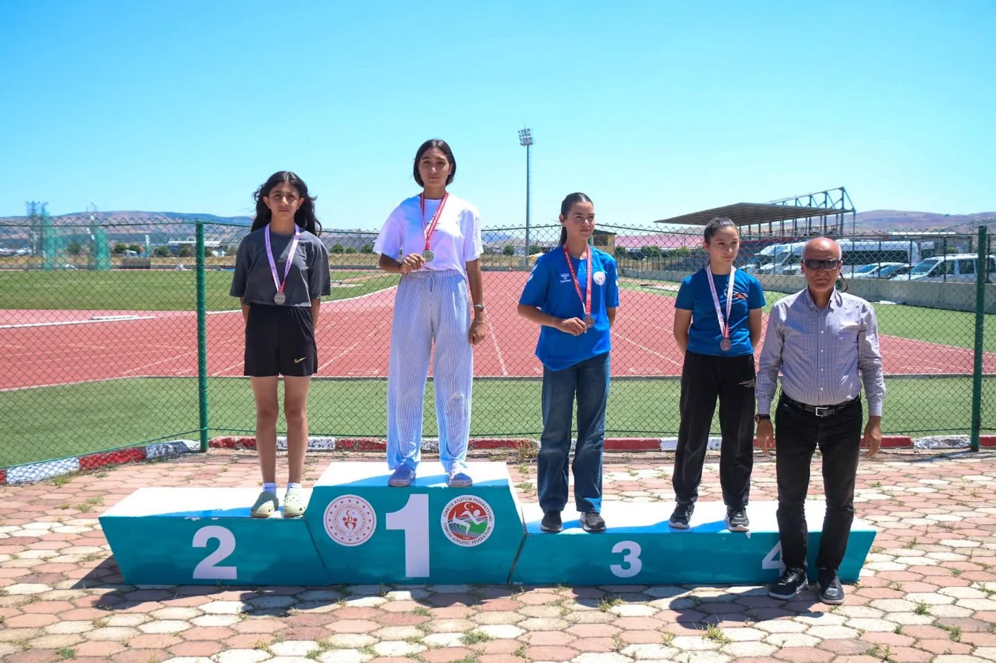 Sivas’ta Küçük Atletlerden Büyük Rekabet