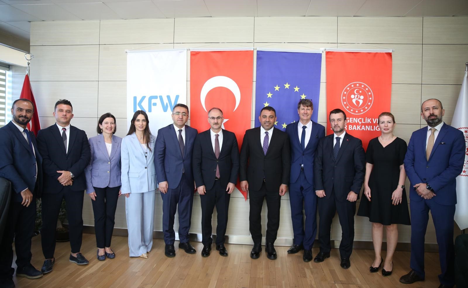 Suriyeliler İçin Uyum Tesisi Hamlesi