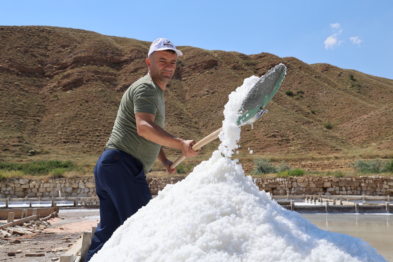 Sivas’ta Geleneksel Tuz Üretimi Devam Ediyor
