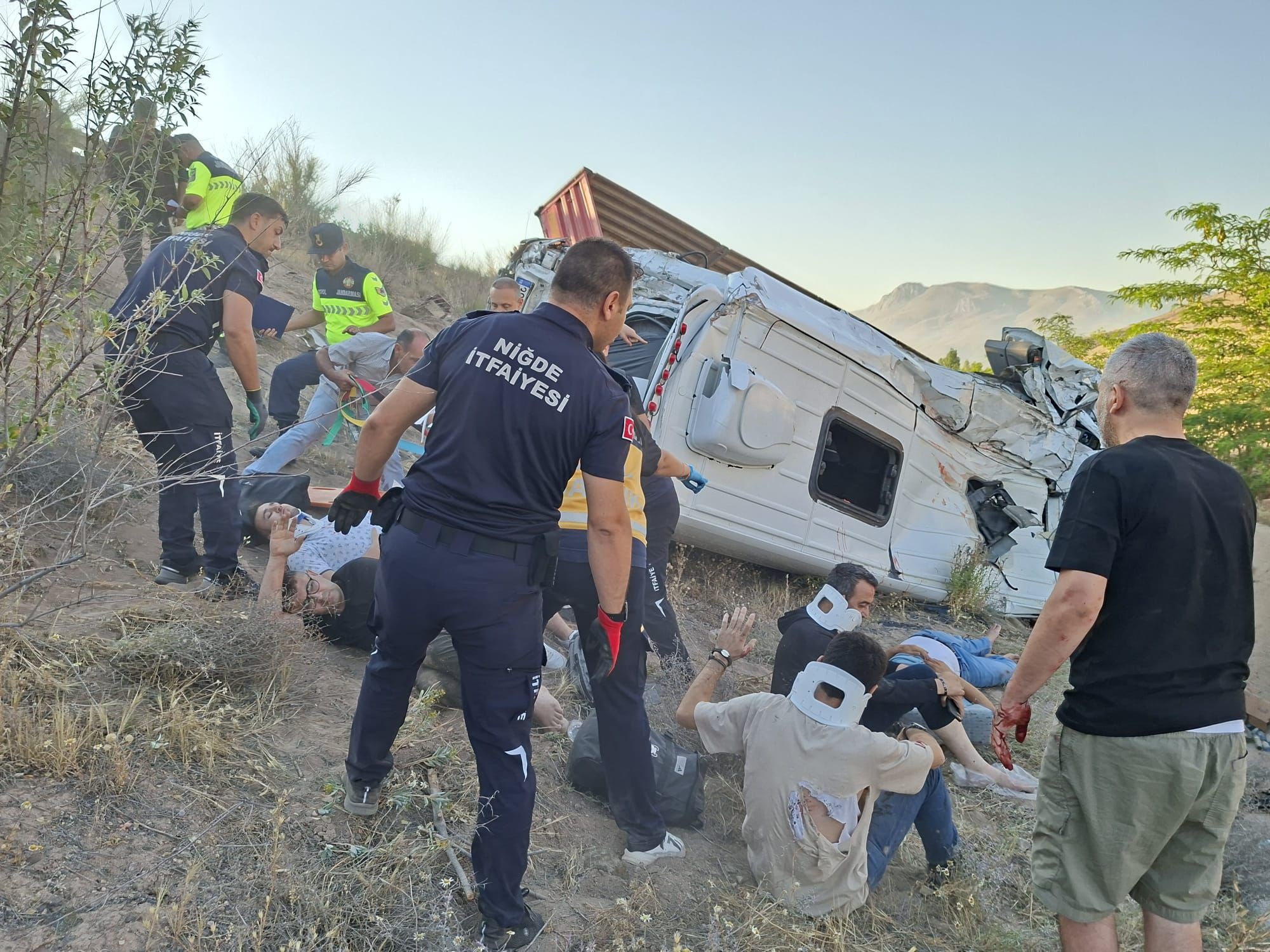 Zincirleme Kazada 1'i Ağır 16 Kişi Yaralandı