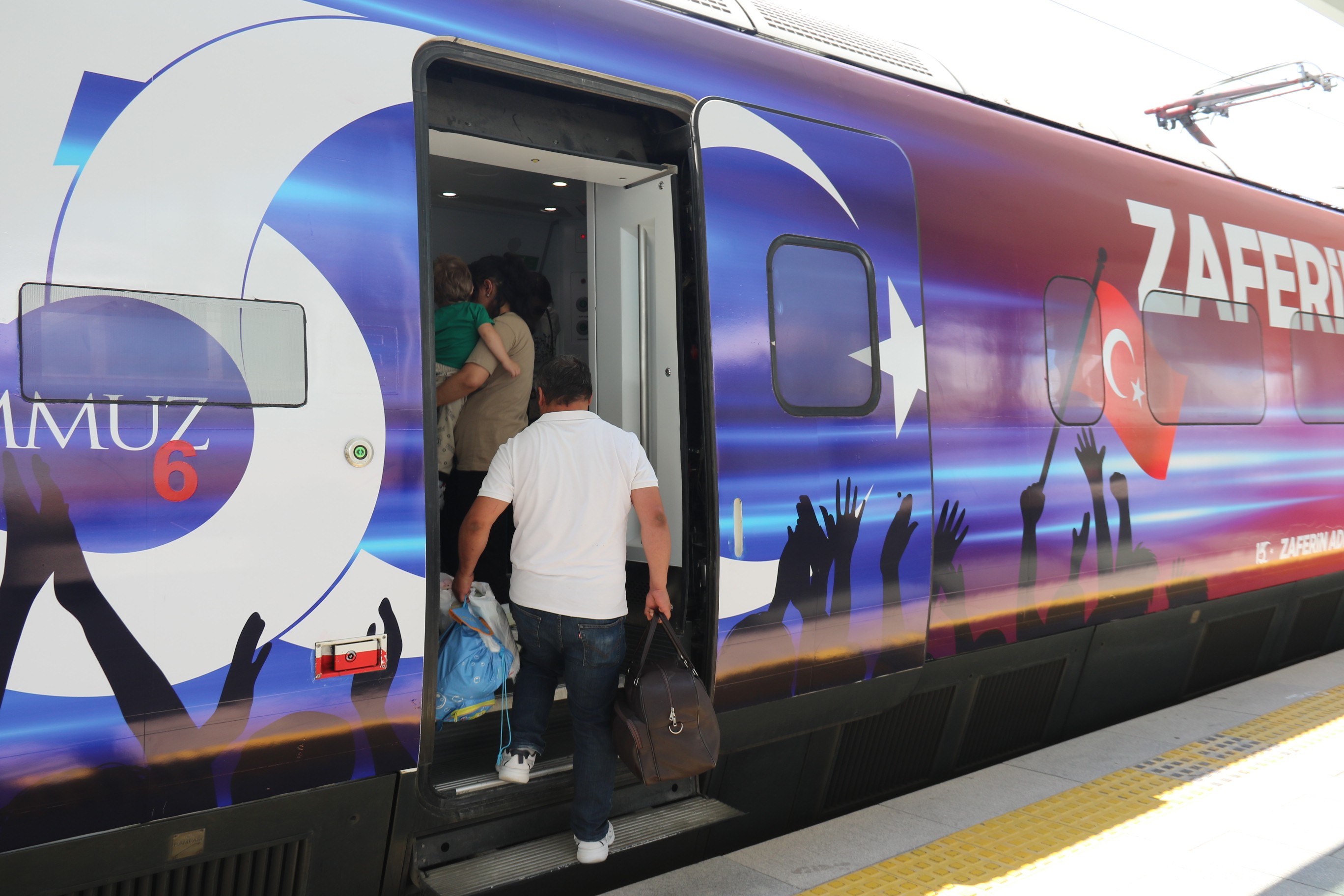 Demokrasi ve Milli Birlik Treni Eskişehir'de