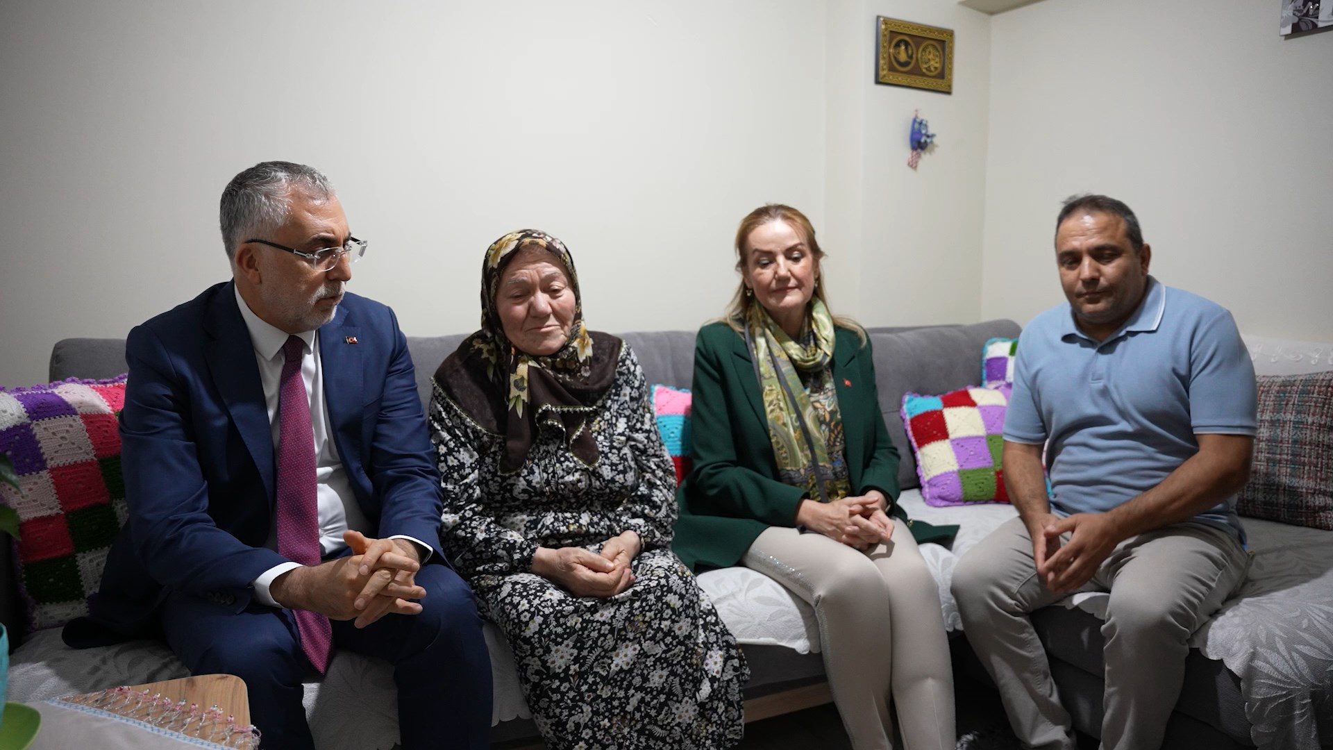 Bakan Işıkhan'dan 15 Temmuz şehidinin ailesine ziyaret