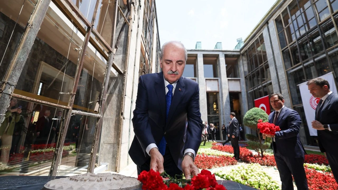 Meclis'te Bombalanan Alanlara Karanfil