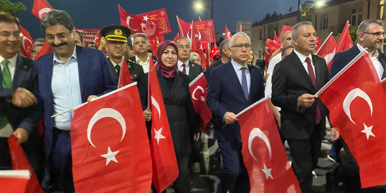 Sivas'ta Binler Yine Meydanlardaydı