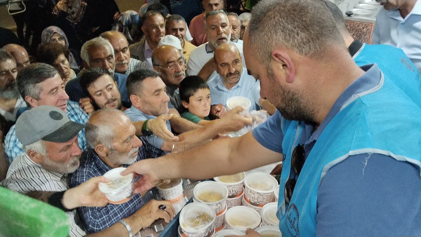 Sivas’ta Vatandaşlara Aşure İkramı