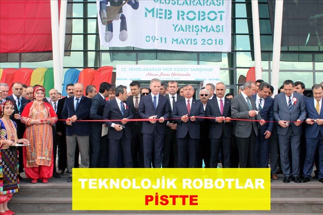 TEKNOLOJİK ROBOTLAR PİSTTE