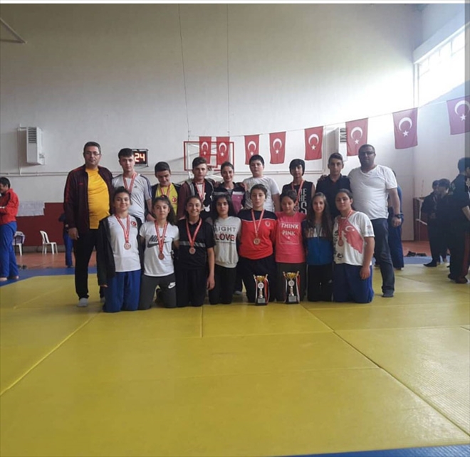 KUŞAK GÜREŞİ´NDE BÜYÜK BAŞARI