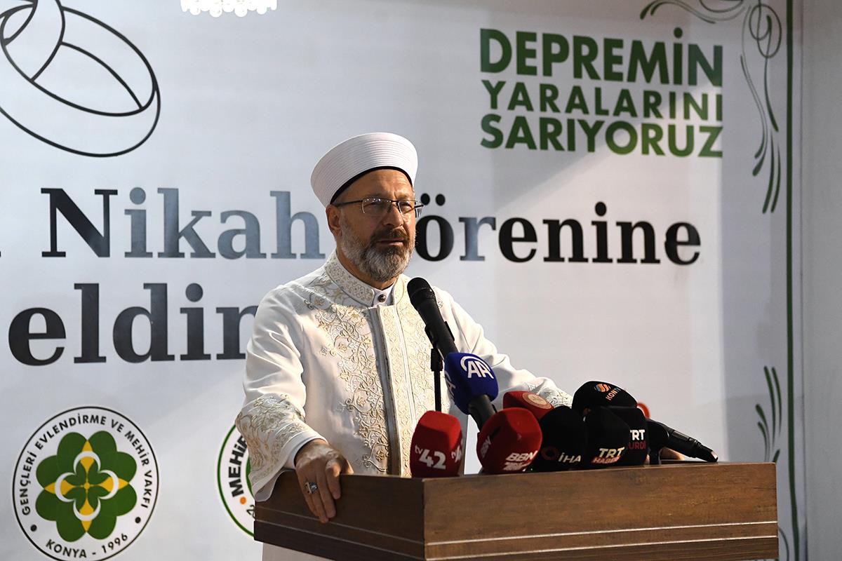 Diyanet İşleri Başkanı’ndan Evlilikte Kolaylık Vurgusu