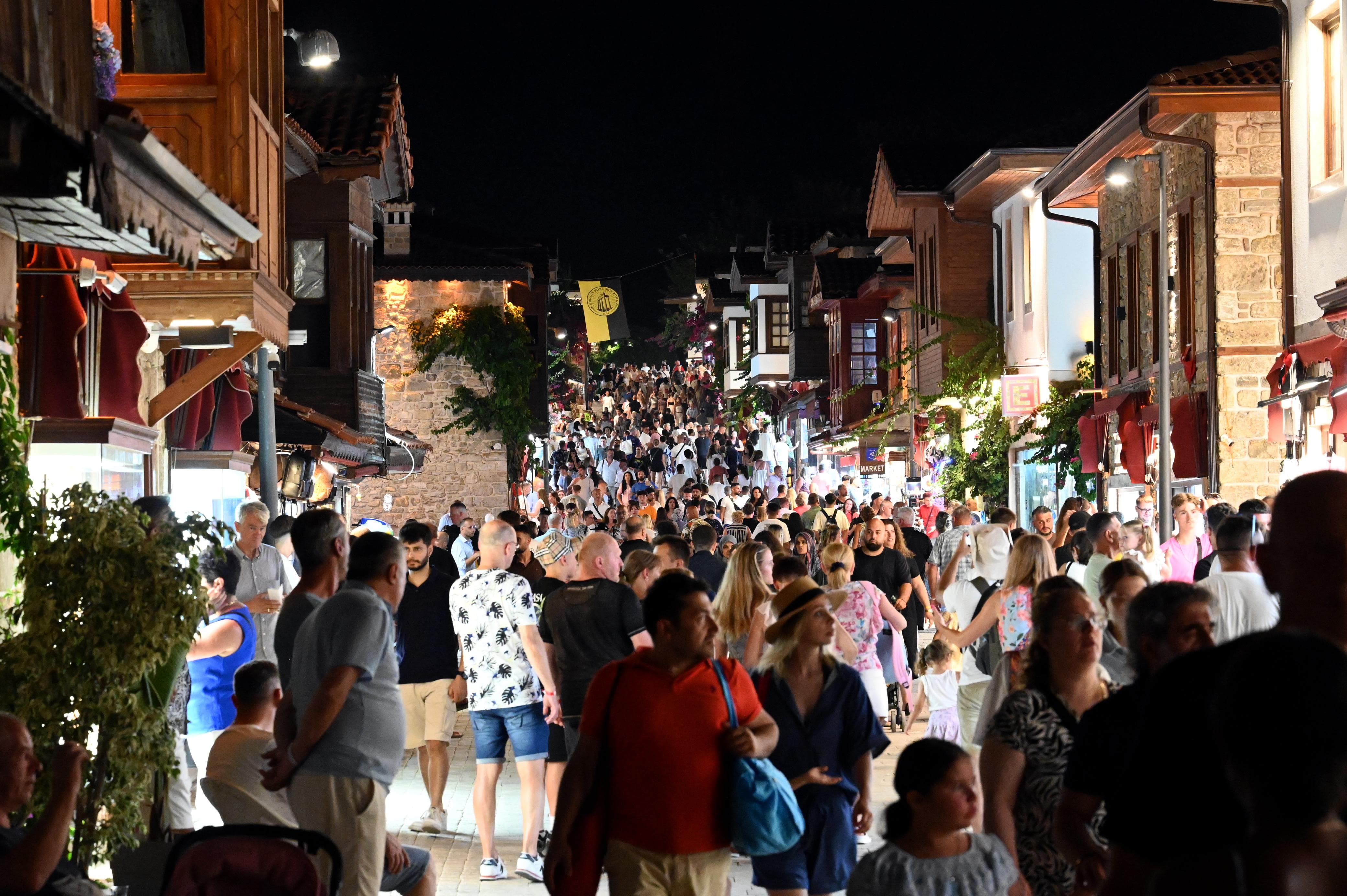 1 günde 102 bin 6 yabancı turist