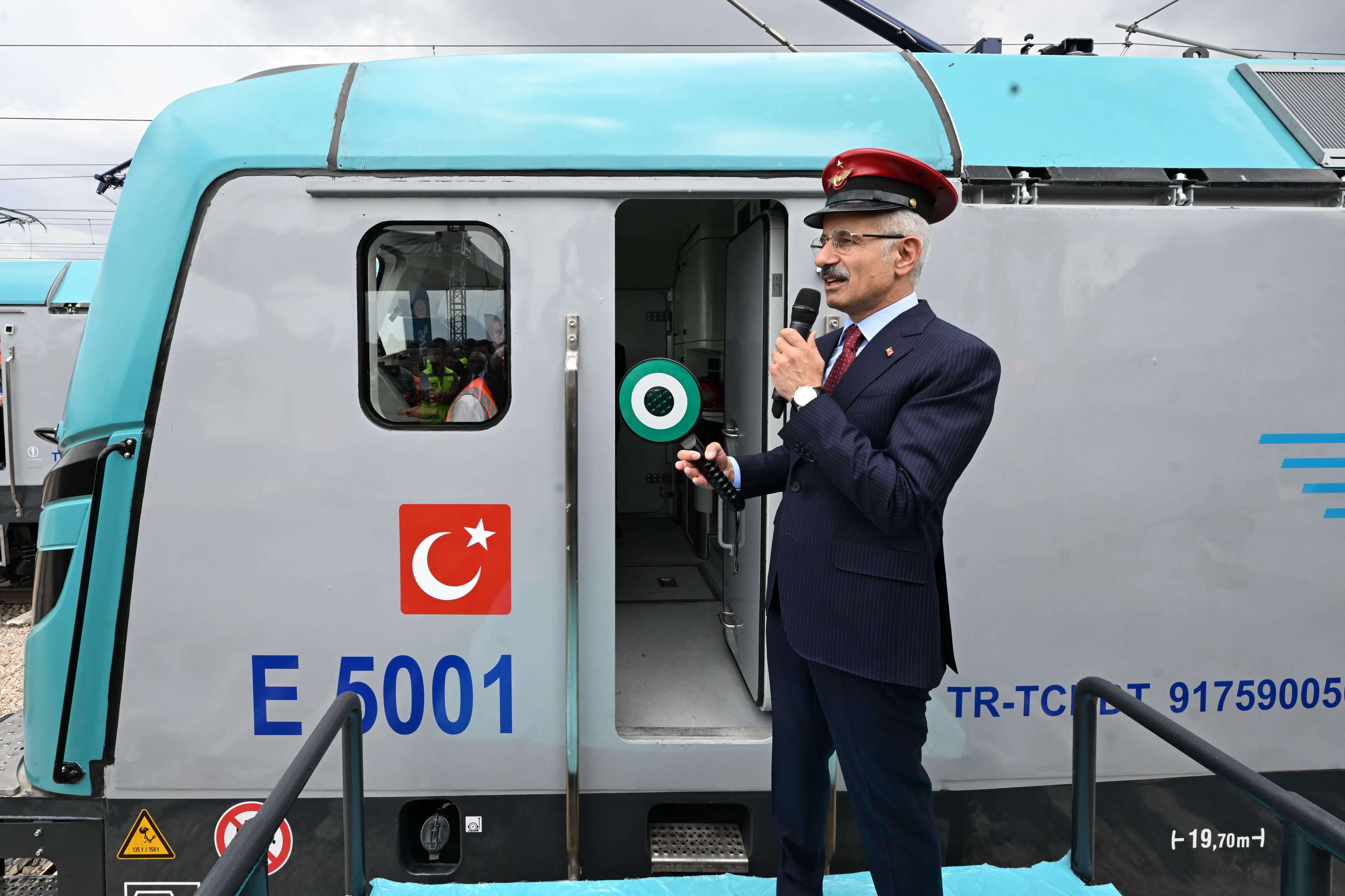 Yerli ve milli lokomotif E5003, ilk seferini gerçekleştirdi