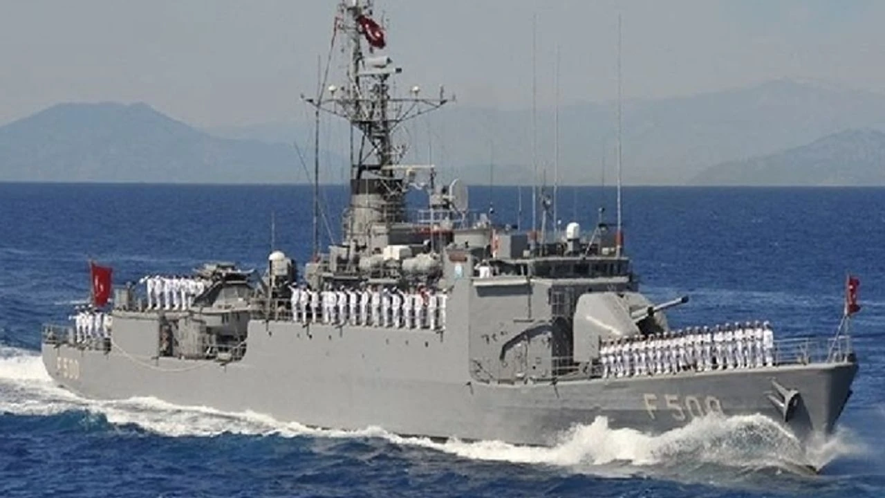 Türk savaş gemileri KKTC’de ziyarete açılıyor