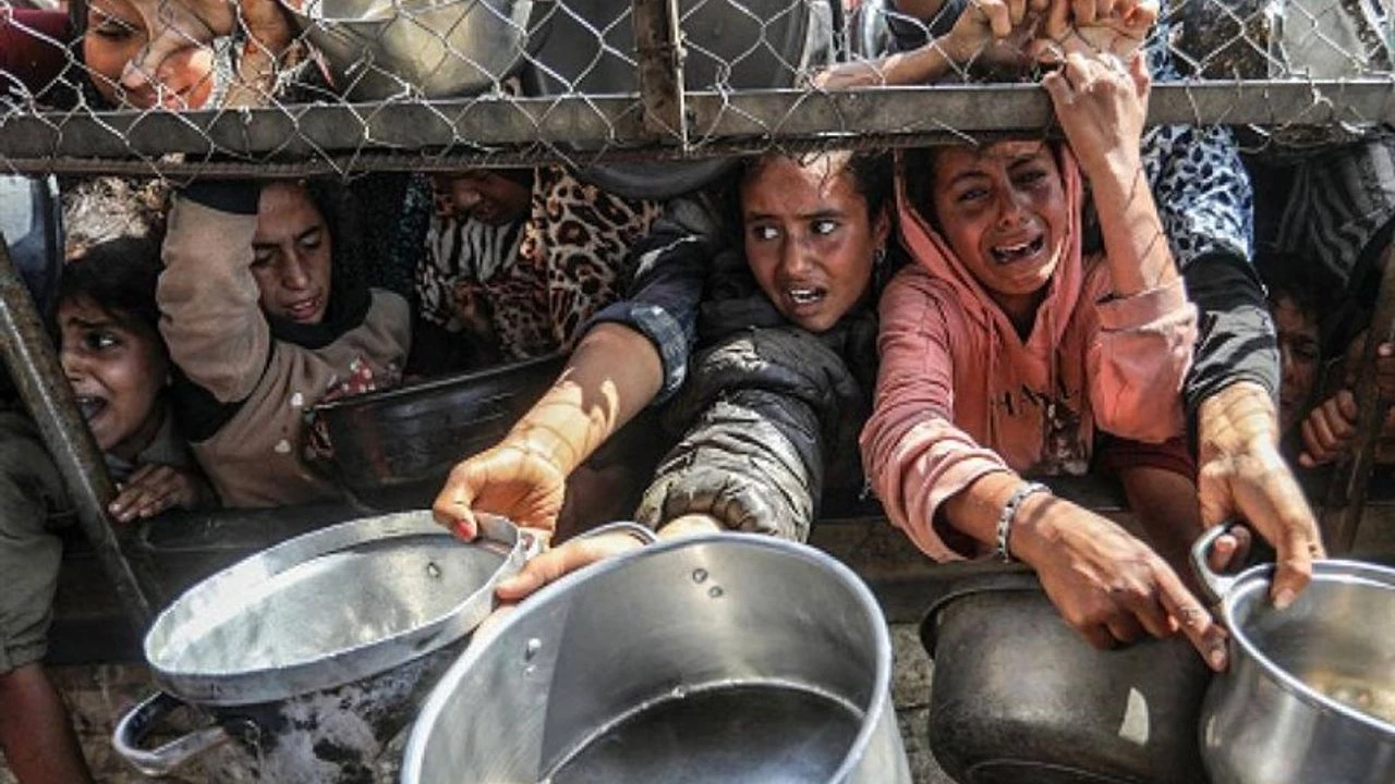 Gazze'de açlıktan ölenlerin sayısı bin kişiye ulaştı