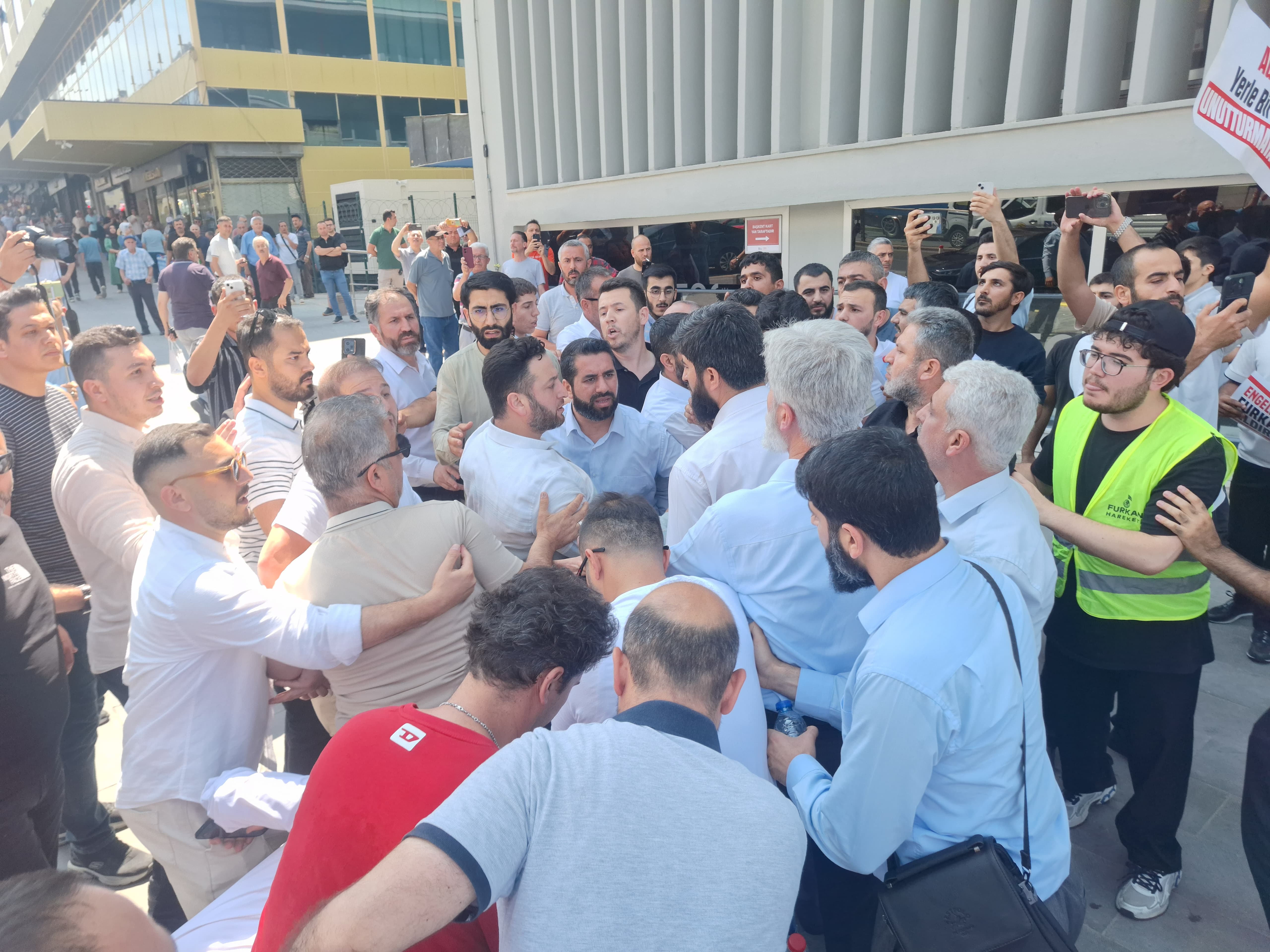 Furkan Vakfı'nın dernek binası mühürlendi