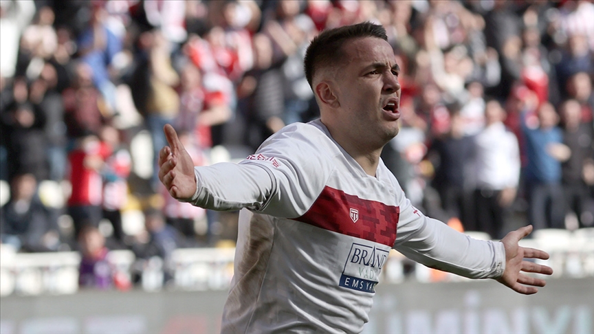 Sivasspor, Golcüsünü Gönderiyor