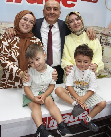 Başkan Karahan’a Torunları Ve Kızlarından Sürpriz Ziyaret