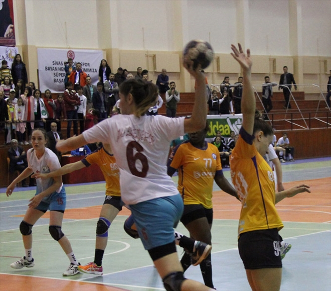 SÜPER LİG ELDEN KAÇTI