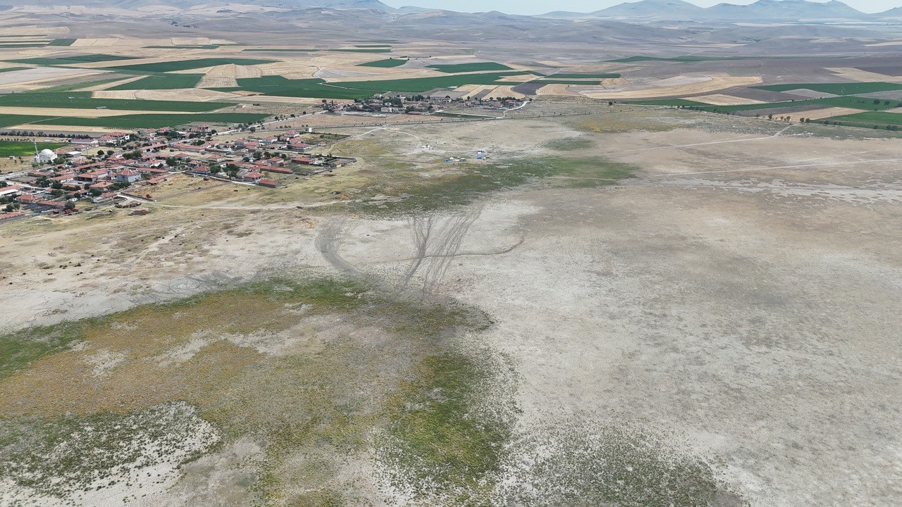 Kuraklık 4 gölü kuruttu