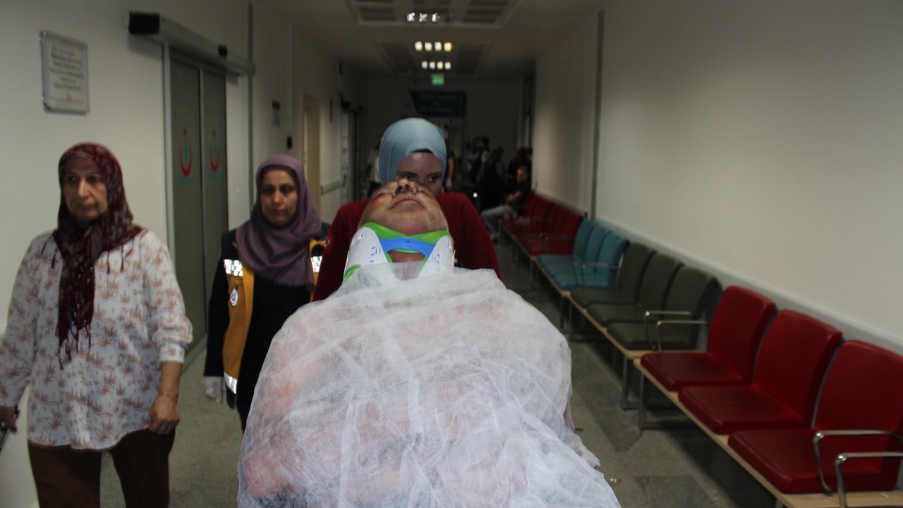 Uyardı Diye Bıçaklandı