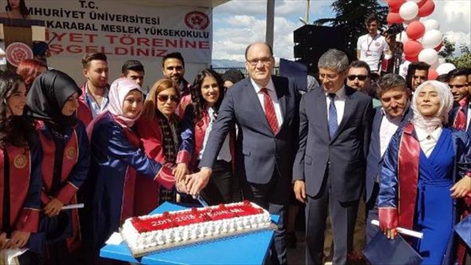 SUŞEHRİ TİMUR KARABAL MYO´da MEZUNİYET SEVİNCİ