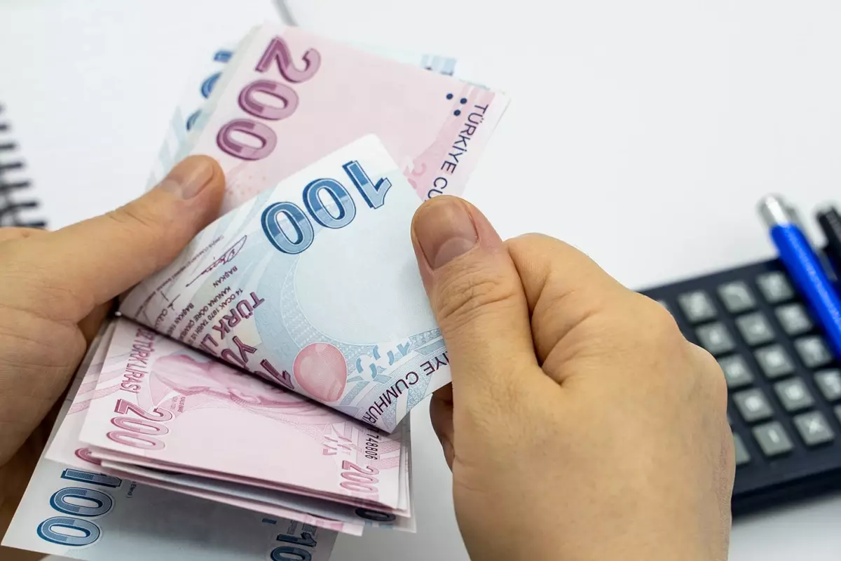 Kamu İşçilerine Maaş Zammına İmzalar Atıldı