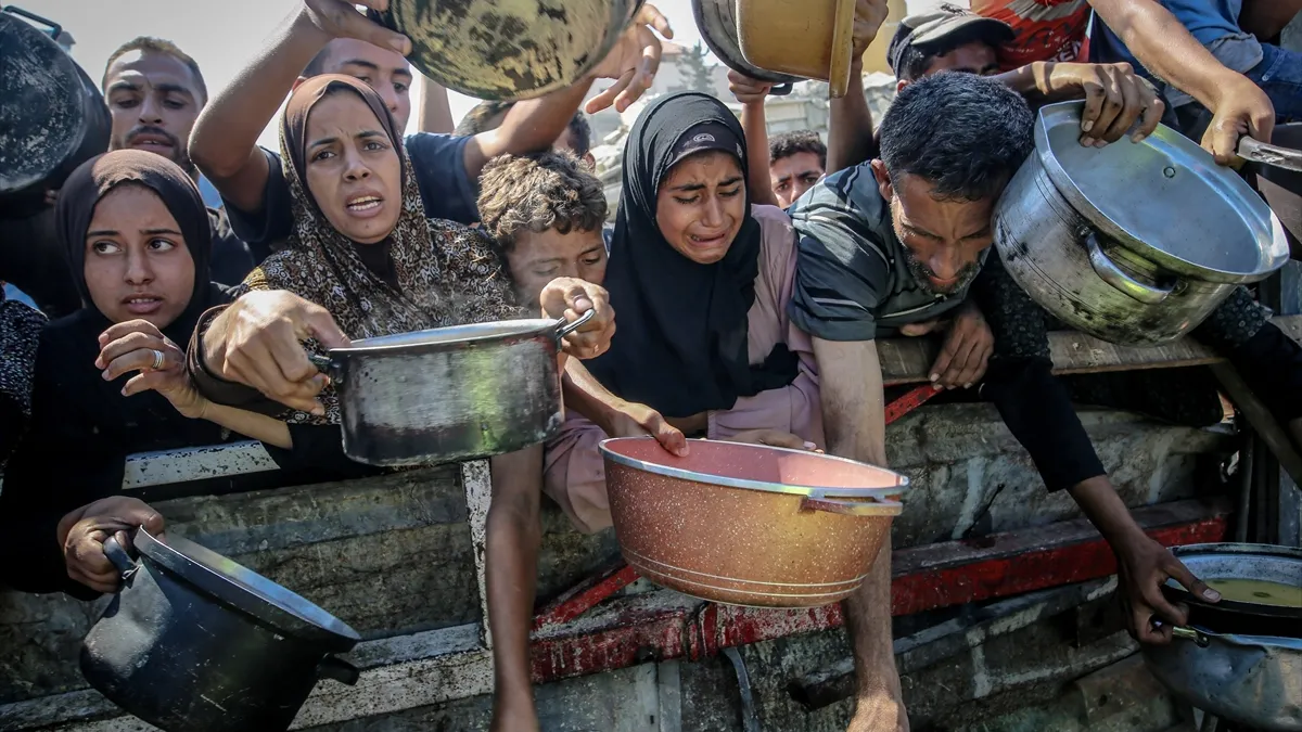 Gazze'de açlıkla mücadeleden acı görüntüler