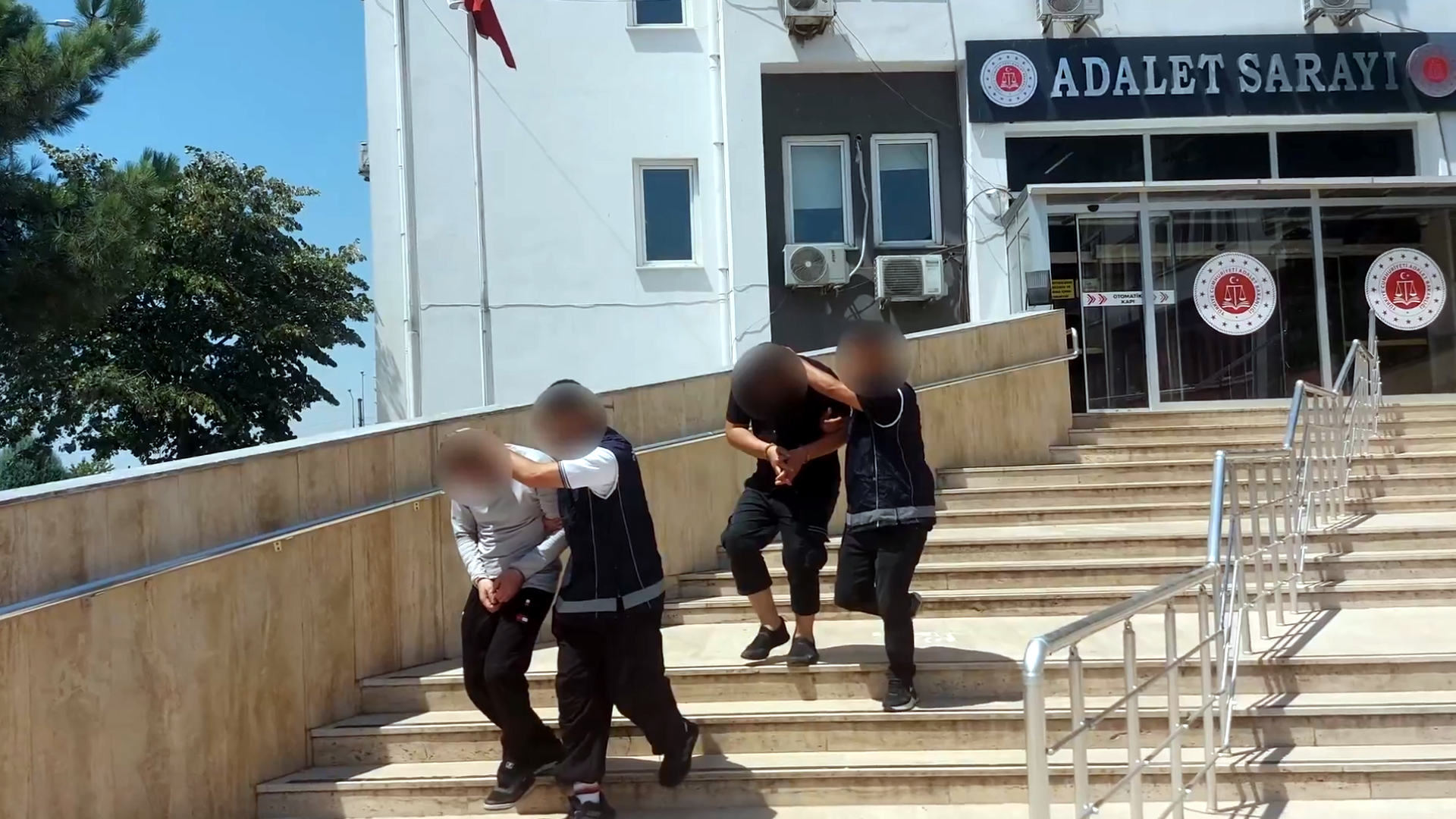 Sivas Dahil 36 İlde Kaçak Göçmen Operasyonu