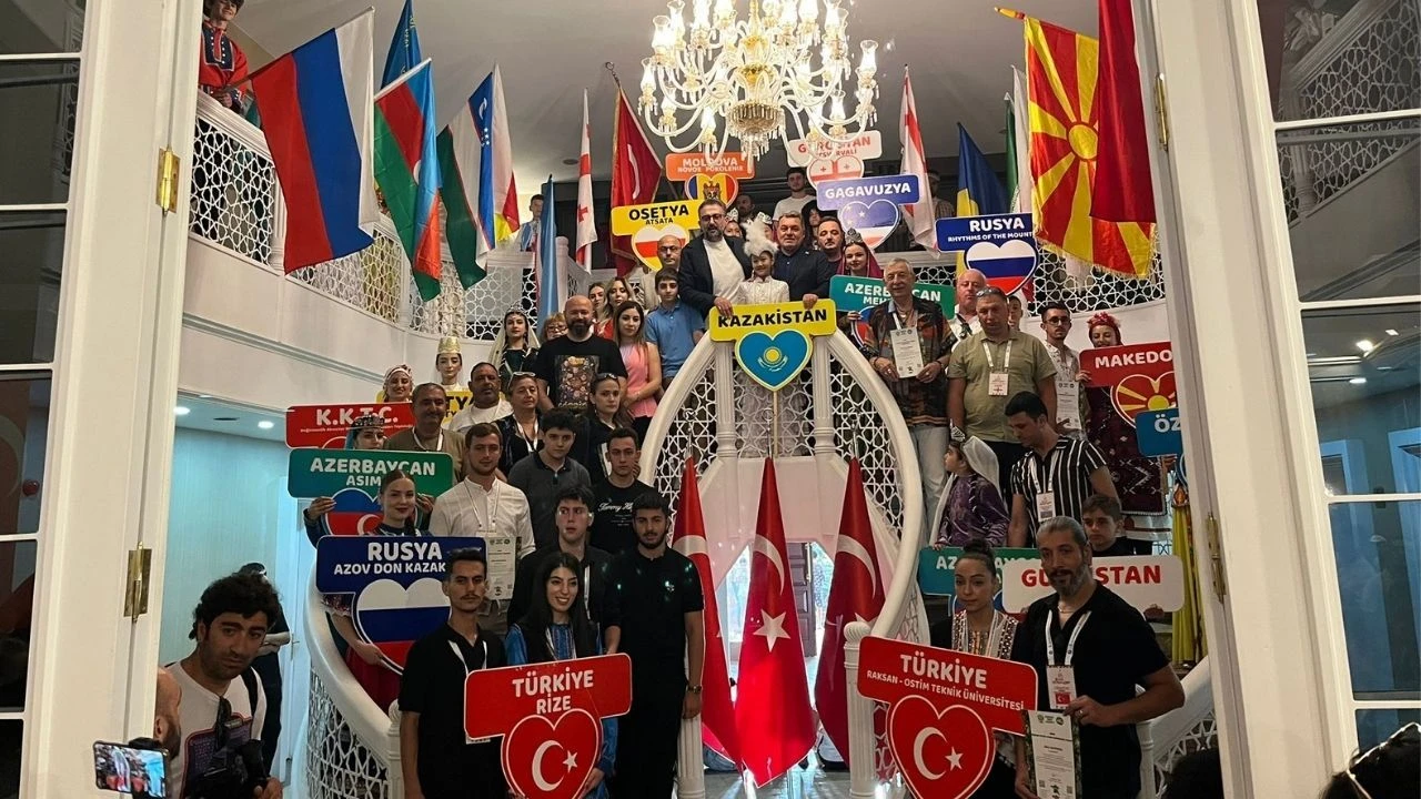 18 ülkeden halk danslarına ev sahipliği