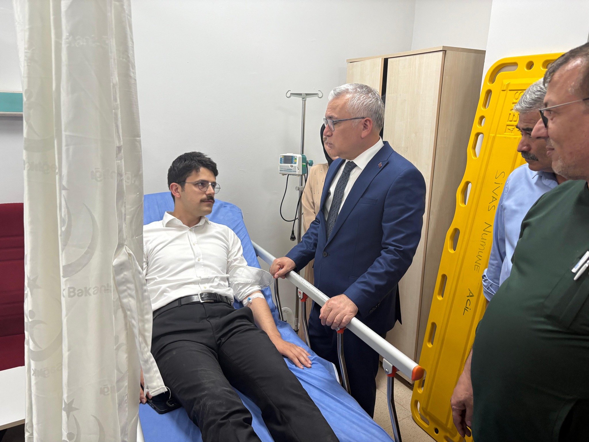 Vali Şimşek’ten Kaza Geçiren Kaymakama Ziyaret