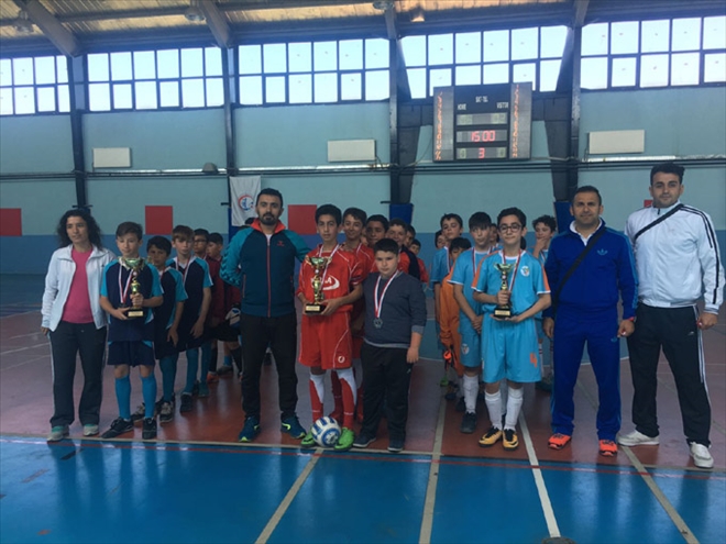 KÜÇÜKLER FUTSAL´DA ŞAMPİYON BELLİ OLDU