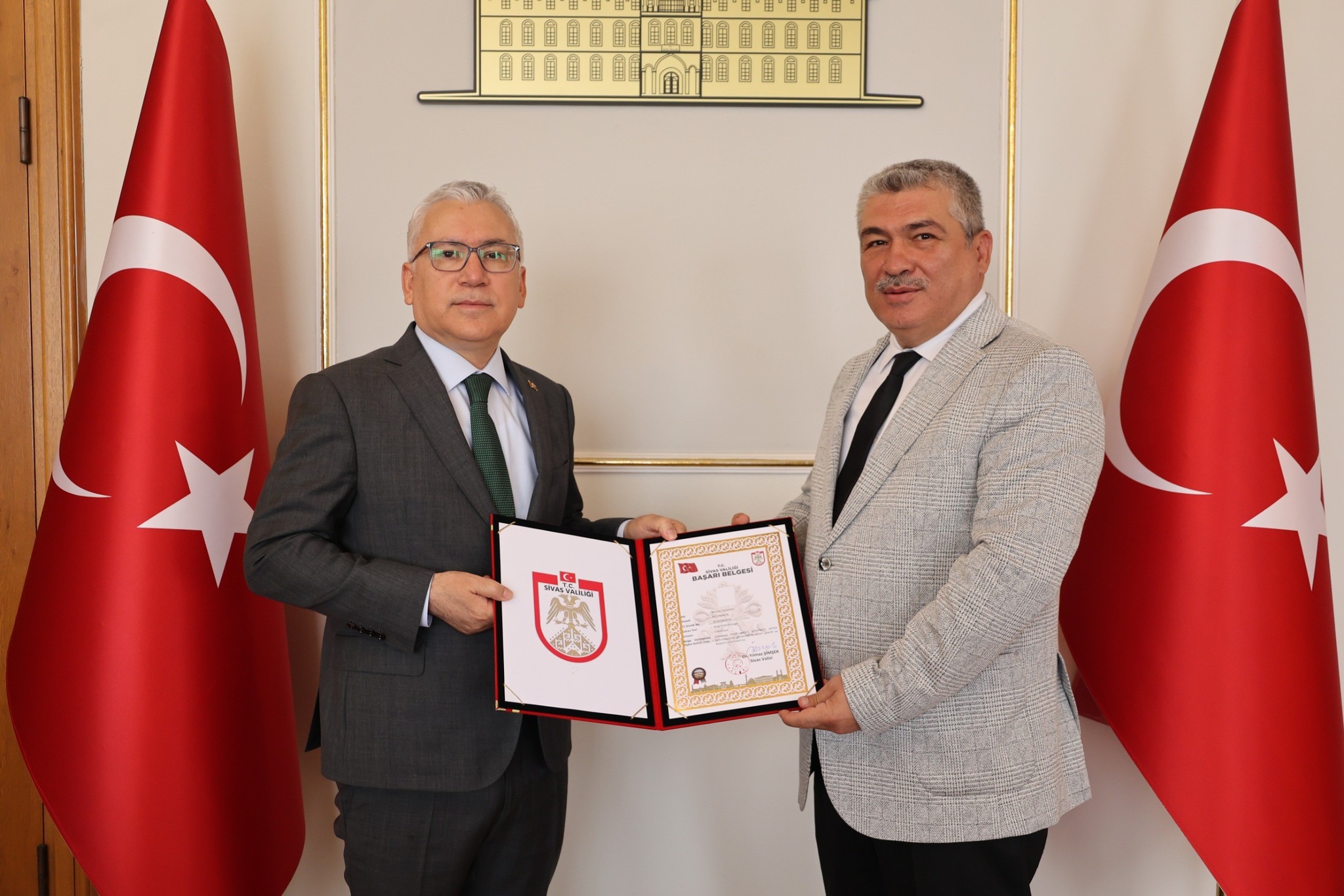 Sivas Valisi’nden Müftü Altunkaya’ya Teşekkür Belgesi