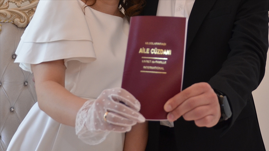 Evlenecek gençlere destek artıyor