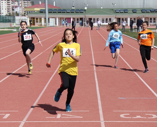 İSİMSİZ STADYUMDA ŞAMPİYONA BAŞLIYOR