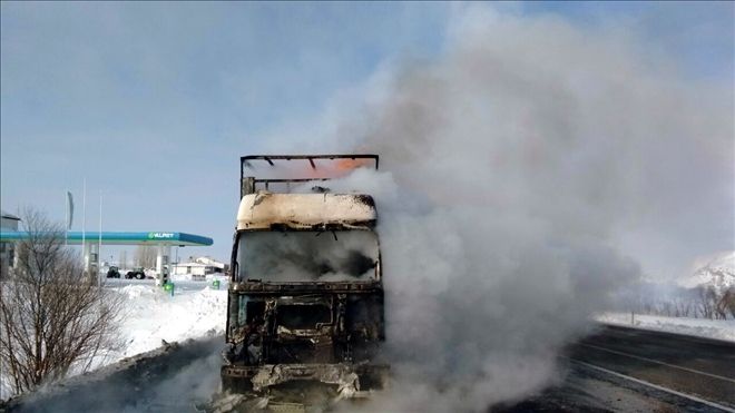 MOBİLYA YÜKLÜ TIR YANDI