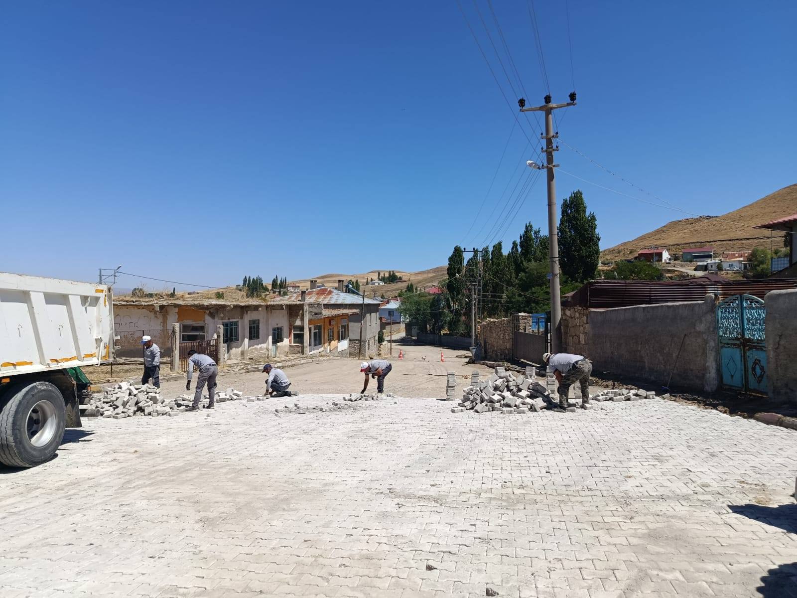 Ulaş'ta Parke Taşları Döşeniyor