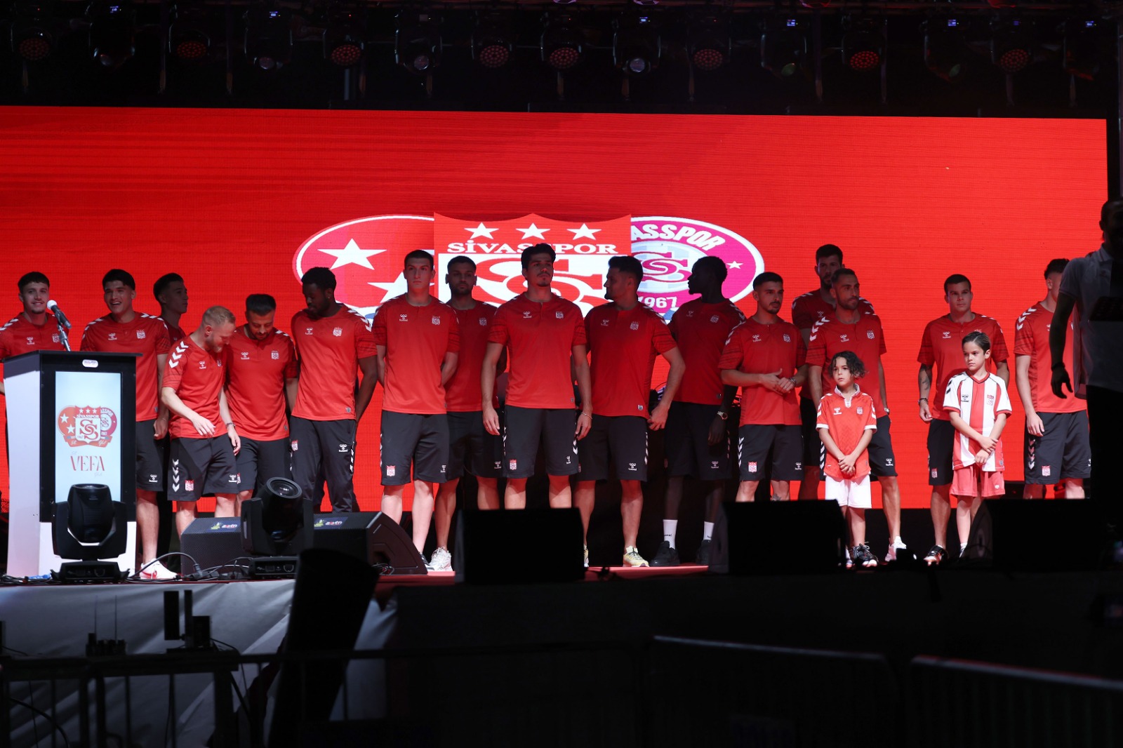 Sivasspor'da Kadro Baştan Aşağı Yenileniyor