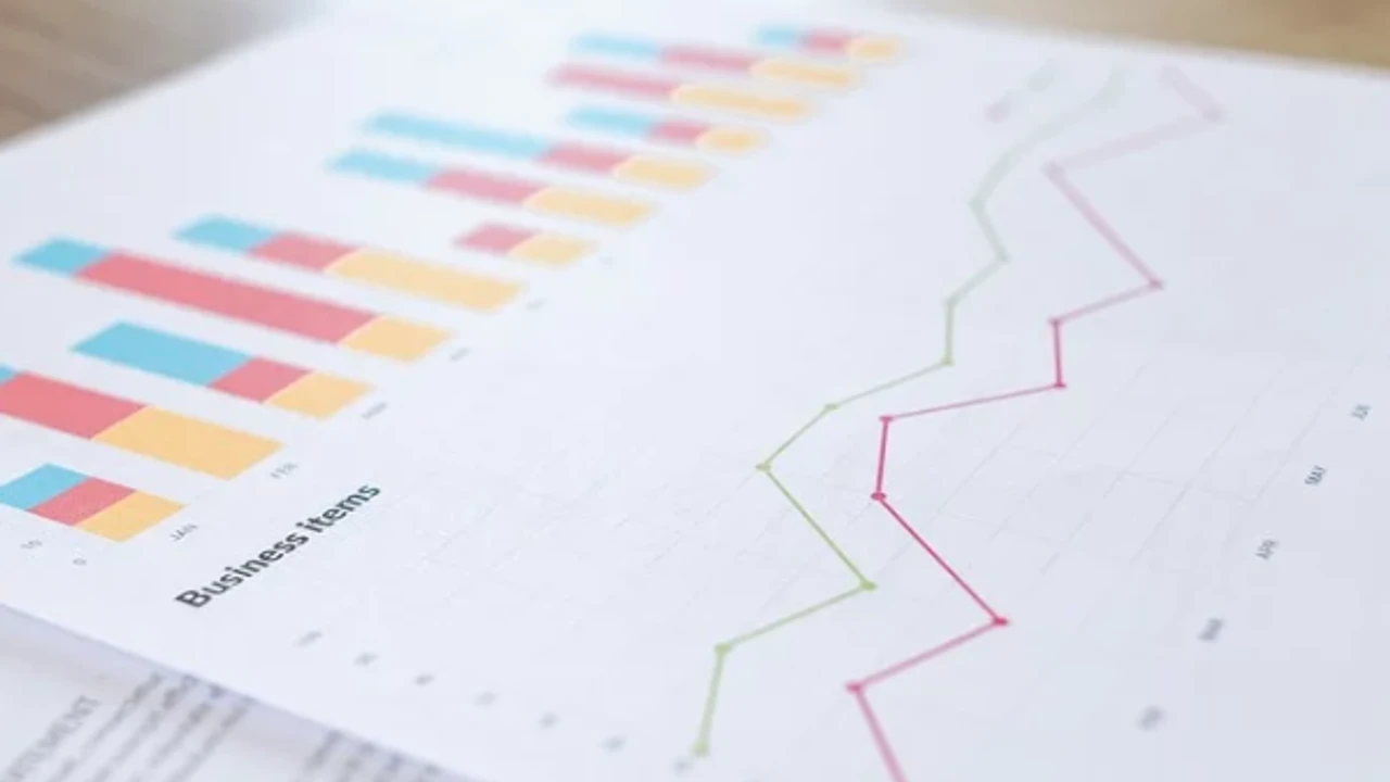 Hizmet Sektöründe Yıllık Artış, Aylık Düşüş