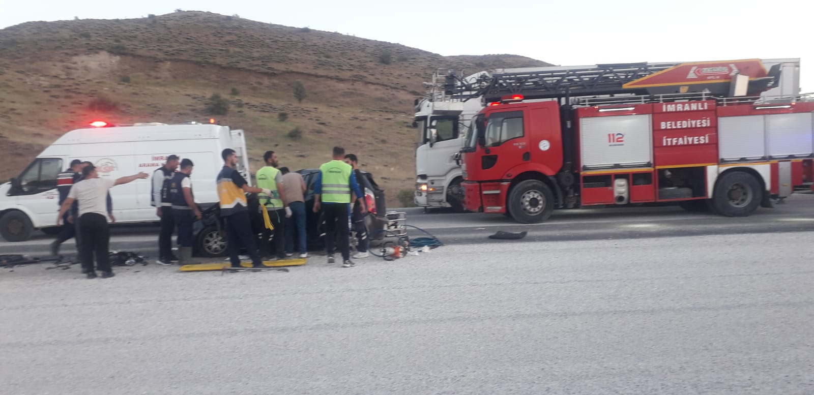 Sivas'ta Feci Kazada Yaralıyı Kurtarmak İçin Seferberlik