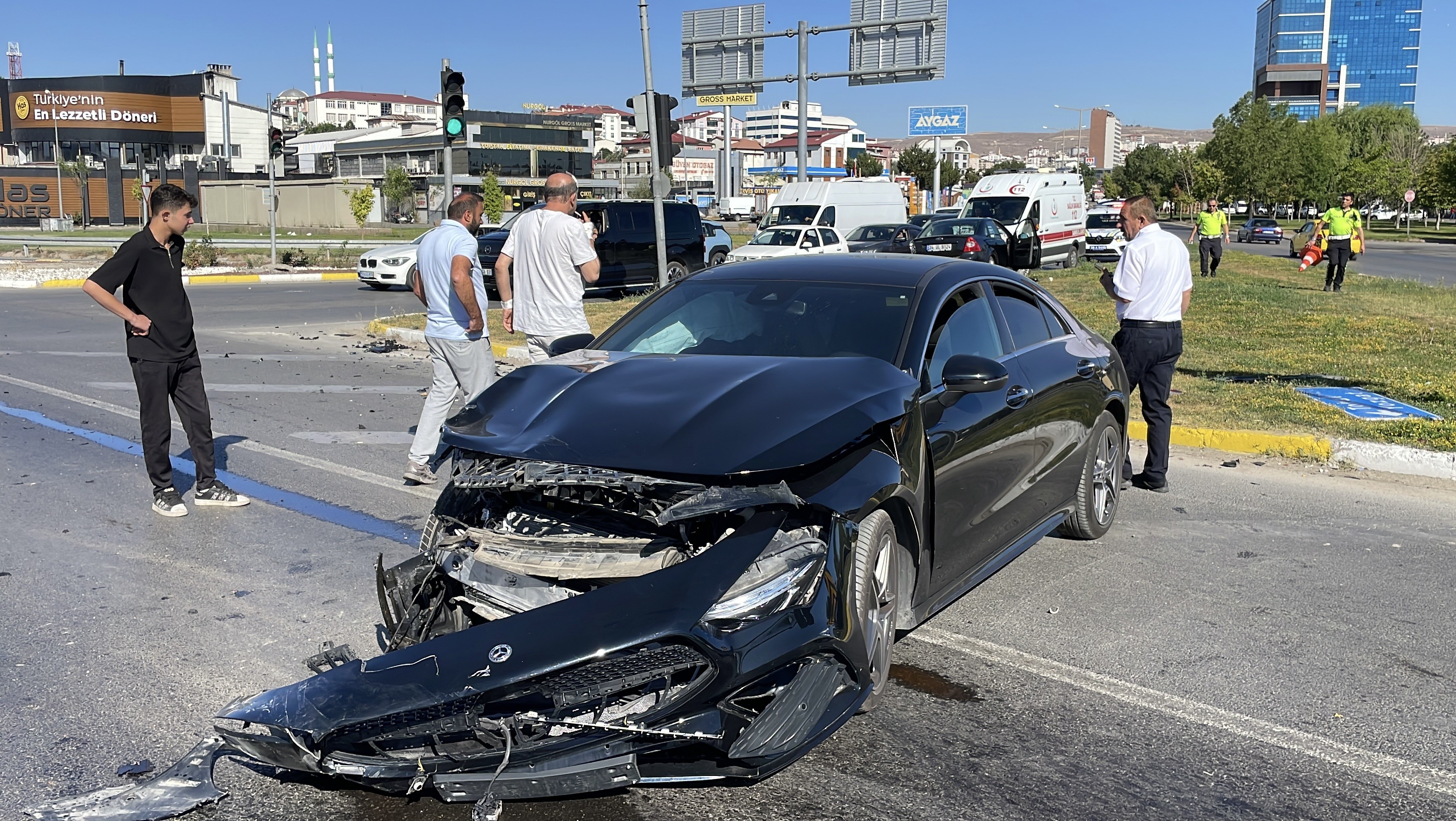Sivas'ta dikkatsizlik kazaya neden oldu: 3 yaralı