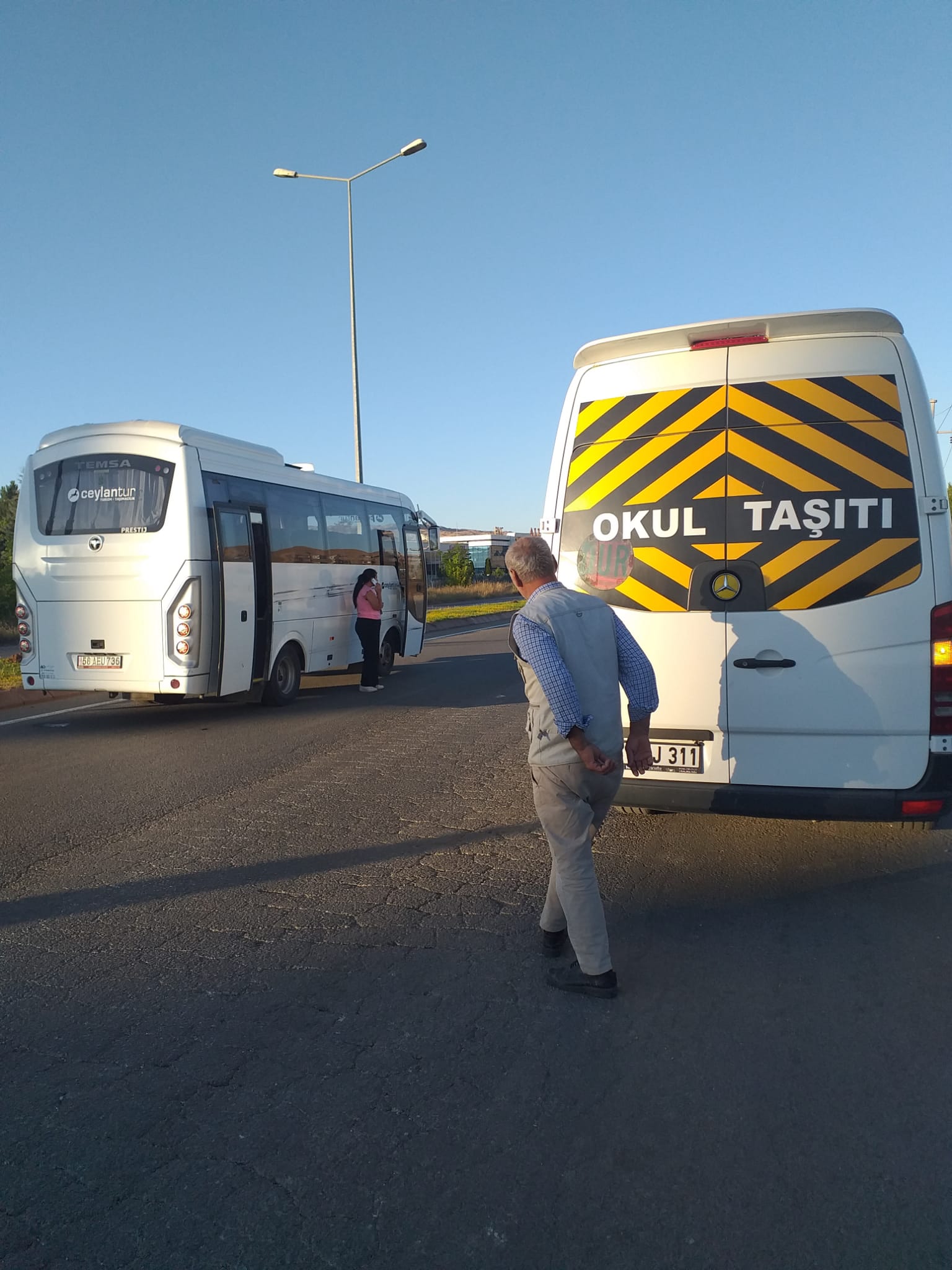 Sivas’ta Servis Araçları Çarpıştı