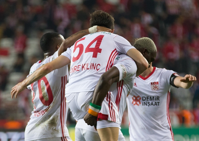 MAÇ BAŞI 3 OYUNCU DEĞİŞTİRDİ